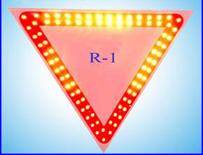 R-1 SEÑAL DE CEDA EL PASO CON LEDS (900 mms)