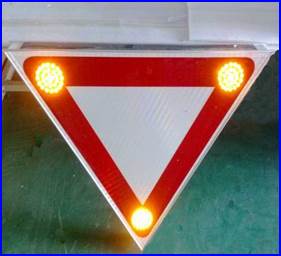 R-1 SEÑAL DE CEDA EL PASO CON LEDS
